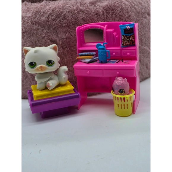 Littlest Pet Shop Other - LPS Littlest Pet Shop #15 White Persian Cat with Dollhouse Accessories Lot